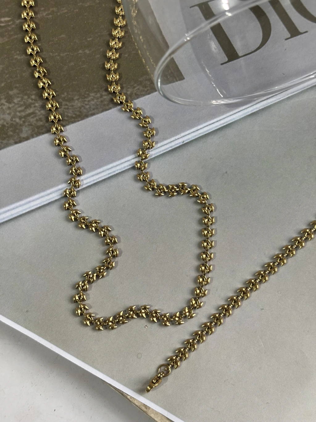 Colar Estilo escama em aço inox Gold