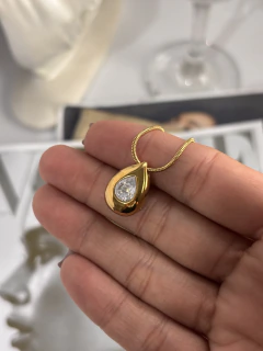 Colar com pingente Gota com pedra de zircônia